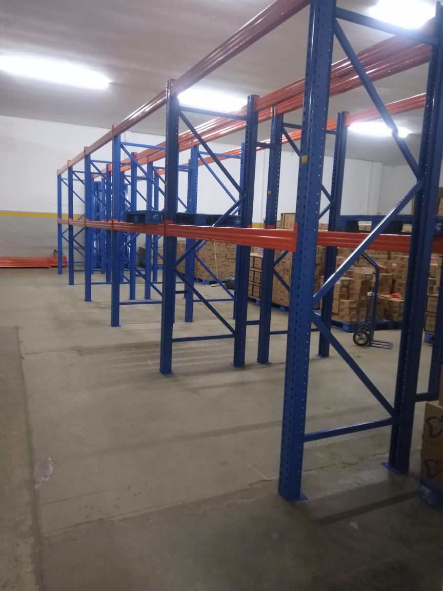 fabricação de prateleiras, vitrines e expositores sob medida na região de Ribeirão Preto
