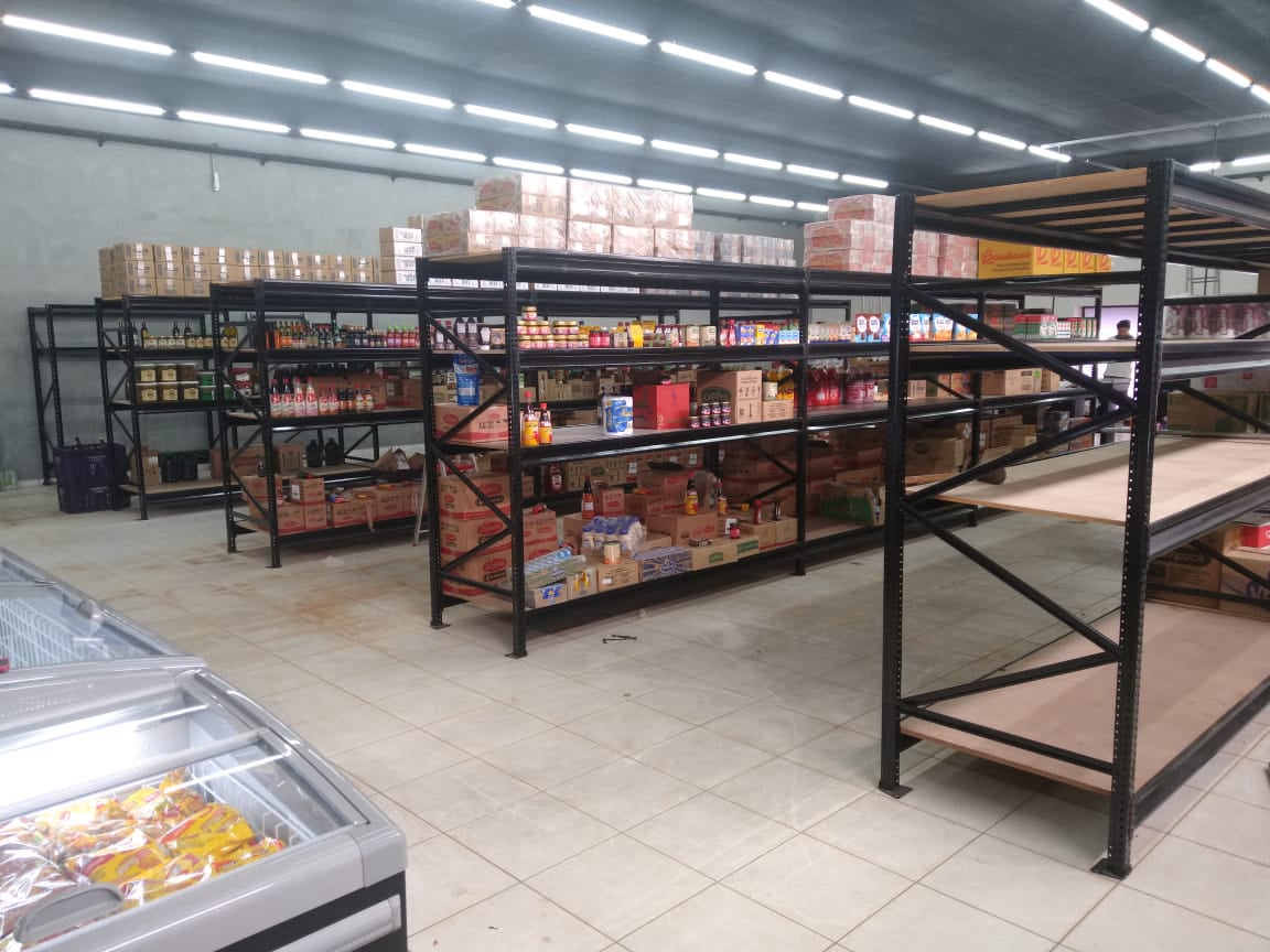 fabricação de prateleiras, vitrines e expositores sob medida na região de Ribeirão Preto