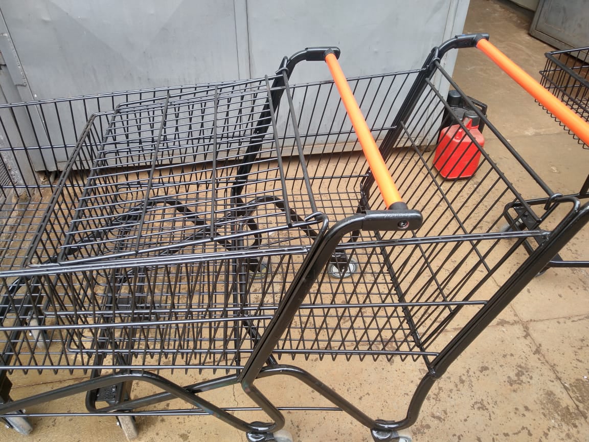 fabricação de prateleiras, vitrines e expositores sob medida na região de Ribeirão Preto